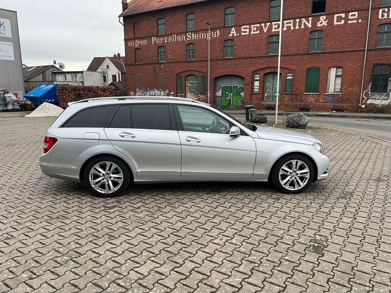 Gebraucht Mercedes C180 Avantgarde 156 PS (114 kW) 2014 Silber Kombi