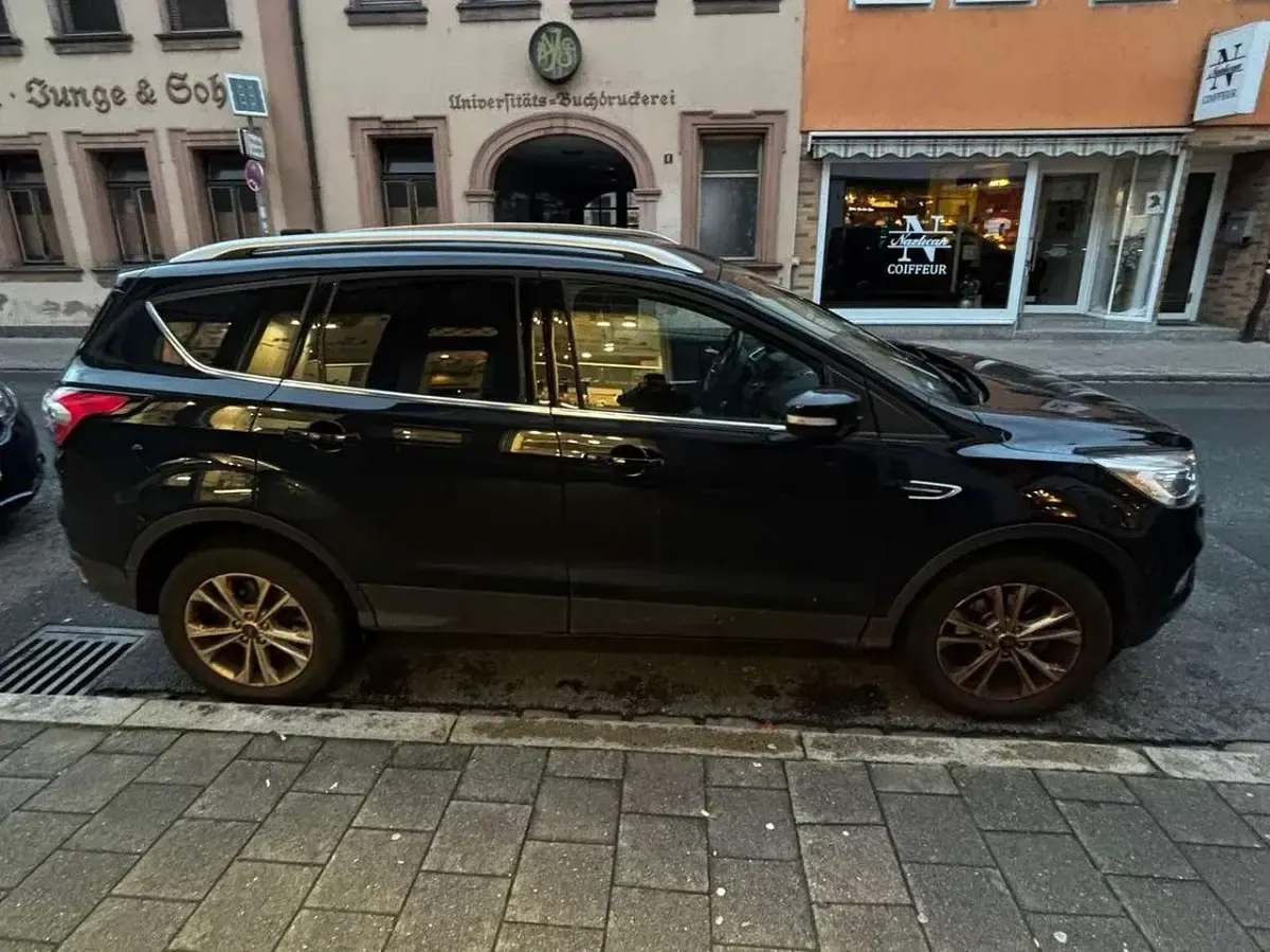 Gebraucht Ford Kuga ST-Line 150 PS (110 kW) 2019 Schwarz SUV