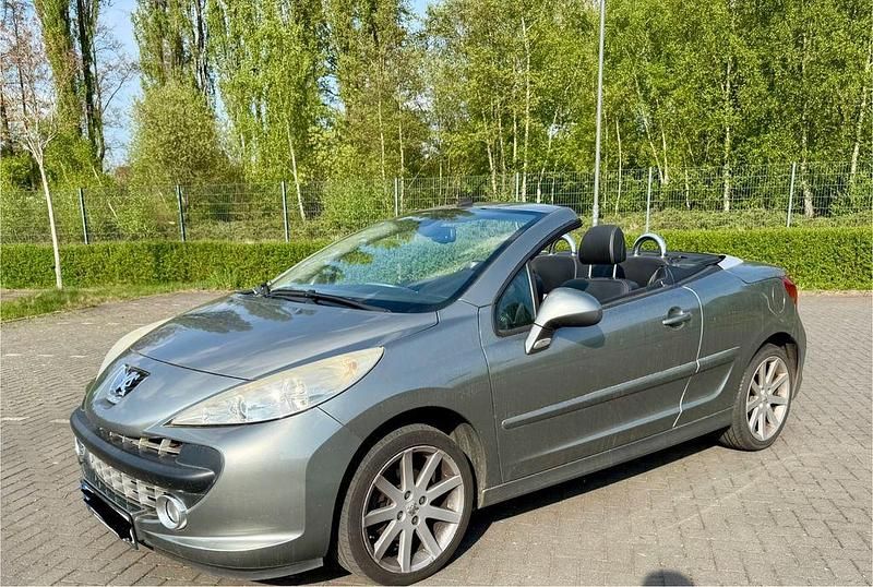 Grau Gebraucht 2008 Peugeot 207 CC Roland Garros Cabrio | 2.200 € (Superpreis) - Bild 1/4