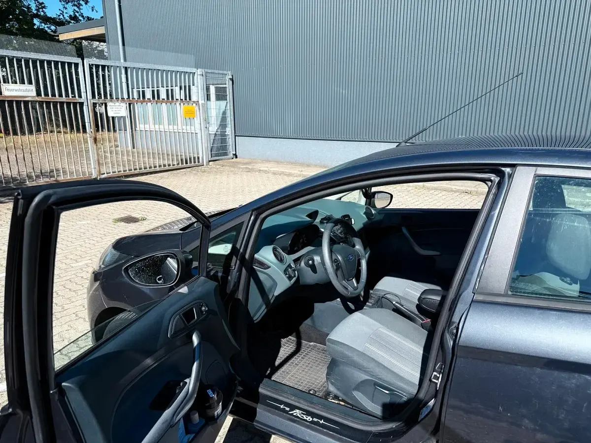 Gebraucht Ford Fiesta Trend 60 PS (44 kW) 2009 Grau Kleinwagen