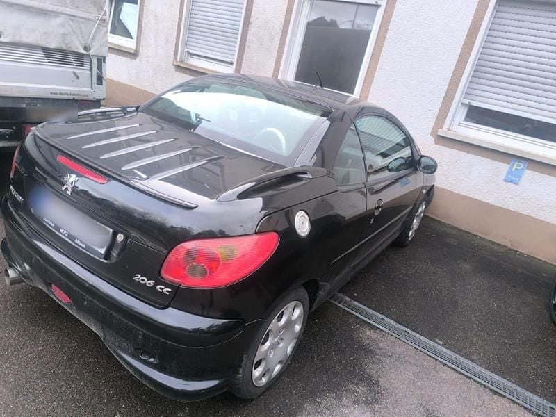 Gebraucht Peugeot 206 CC 109 PS (80 kW) 2004 Schwarz Cabrio