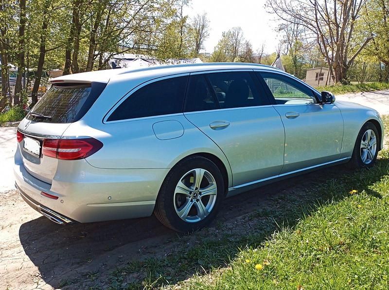 Gebraucht Mercedes E220 194 PS (142 kW) 2018 Silber Kombi