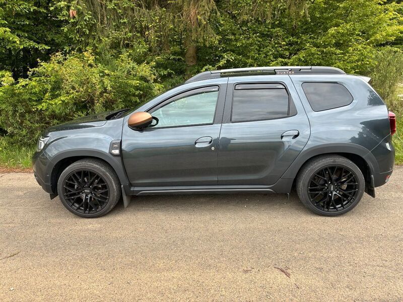 Grau Gebraucht 2023 Dacia Duster Extreme SUV | 19.600 € (Fairer Preis) - Bild 1/4