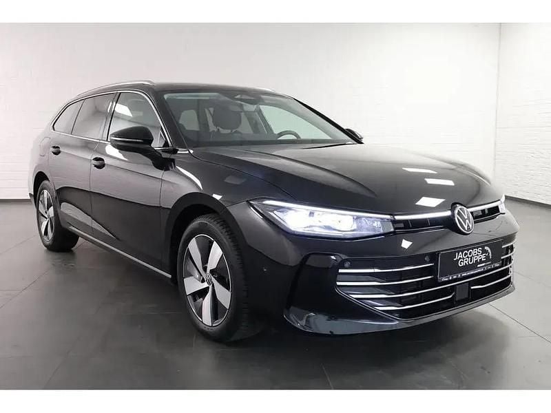 Gebraucht VW Passat Elegance 150 PS (110 kW) 2025 Schwarz Kombi