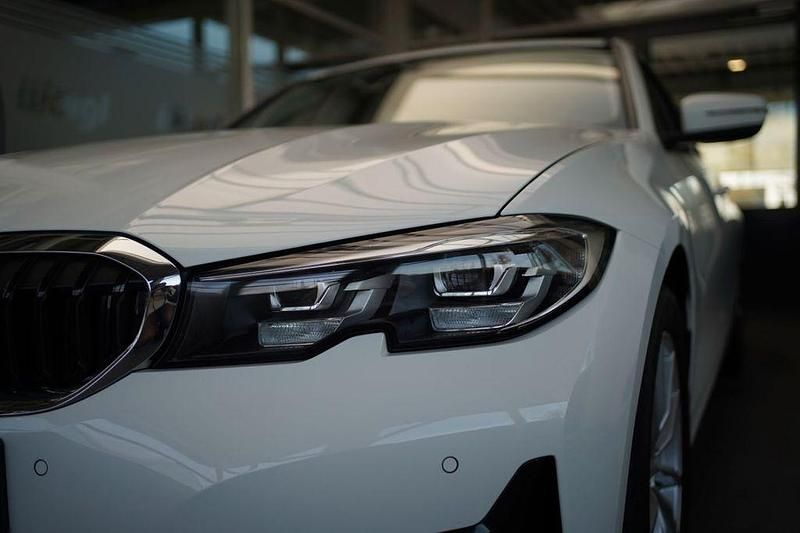 Gebraucht BMW 320 Advantage 184 PS (135 kW) 2020 Weiß Limousine