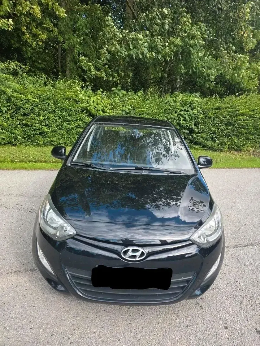 Gebraucht Hyundai i20 86 PS (63 kW) 2012 Schwarz Kleinwagen