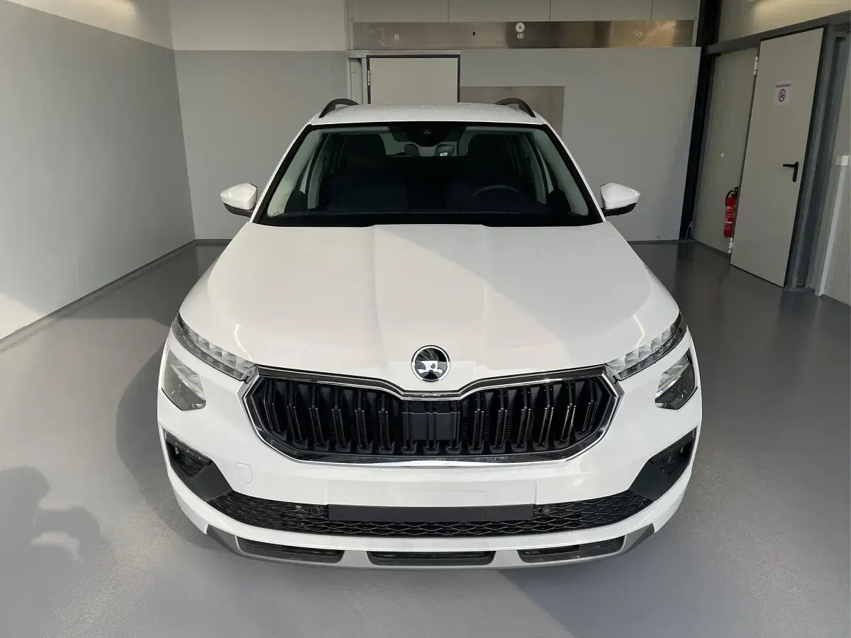 Neu Skoda Kamiq Selection 116 PS (85 kW) 2025 [9p9p] candy white [9p9p] candy white SUV