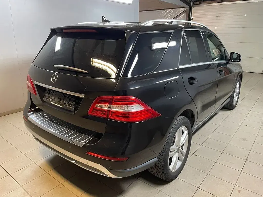 Gebraucht Mercedes ML250 204 PS (150 kW) 2011 Schwarz SUV