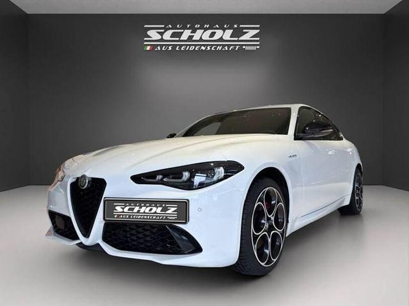 Bianco alfa, uni Gebraucht 2023 Alfa Romeo Giulia Veloce Limousine | 39.900 € (Etwas zu teuer) - Bild 1/4