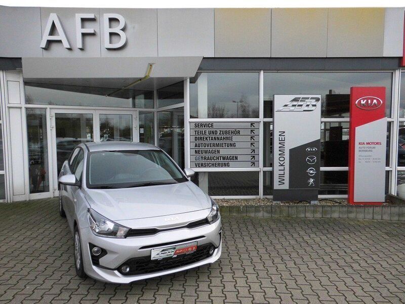 Silber Gebraucht 2023 Kia Rio Comfort Limousine | 15.990 € (Fairer Preis) - Bild 1/4