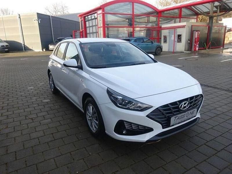 Gebraucht Hyundai i30 Pure 110 PS (80 kW) 2021 Weiß Limousine