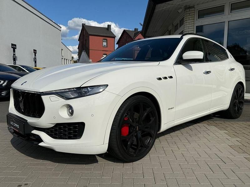 Weiss Gebraucht 2018 Maserati Levante GranLusso SUV | 35.499 € (Teuer) - Bild 1/4