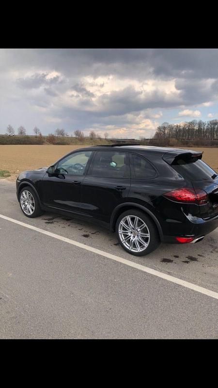 Second-hand Porsche Cayenne 245 CP (180 kW) 2012 Negru SUV