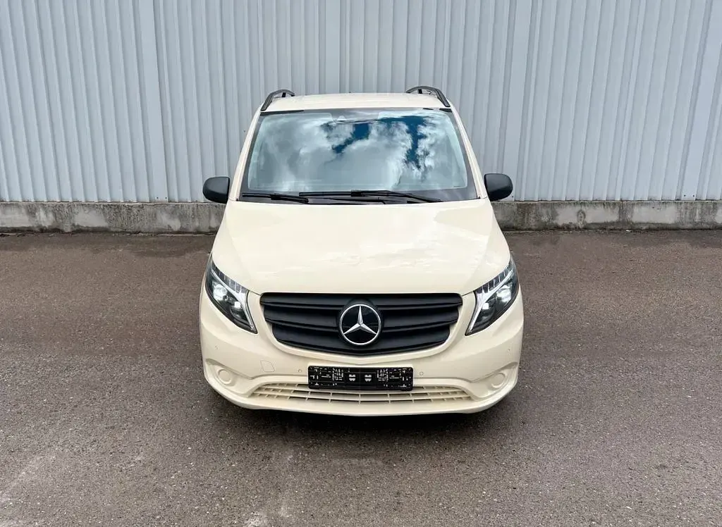 Gebraucht Mercedes Vito 190 PS (139 kW) 2023 Hellelfenbein Van