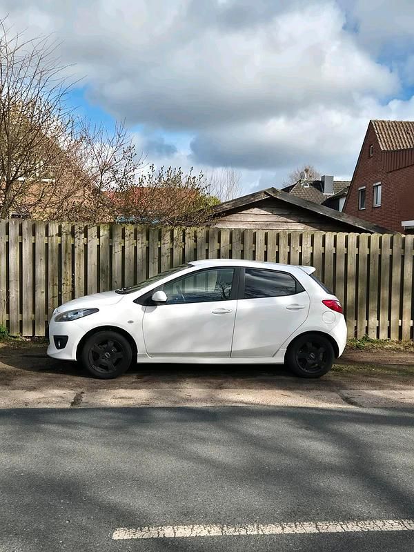 Gebraucht Mazda 2 102 PS (75 kW) 2009 Weiß Kleinwagen