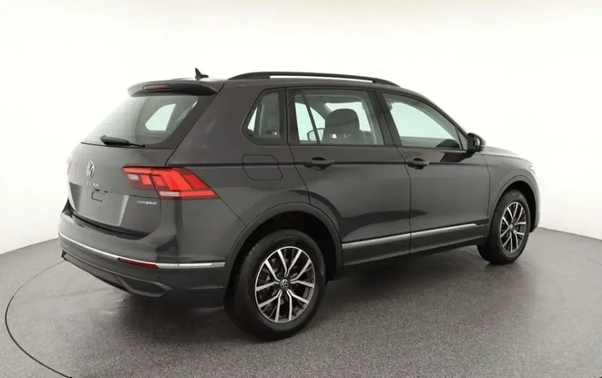 Używany VW Tiguan 245 KM (180 kW) 2022 Szary SUV
