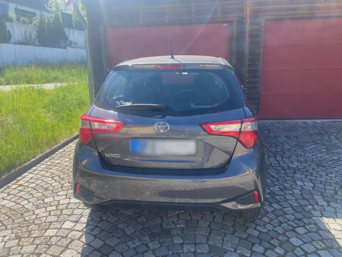 Gebraucht Toyota Yaris 69 PS (50 kW) 2017 Grau Kleinwagen