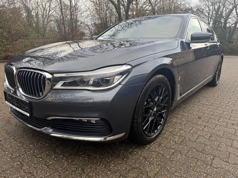 Gebraucht BMW 740 258 PS (189 kW) 2018 Grau Limousine
