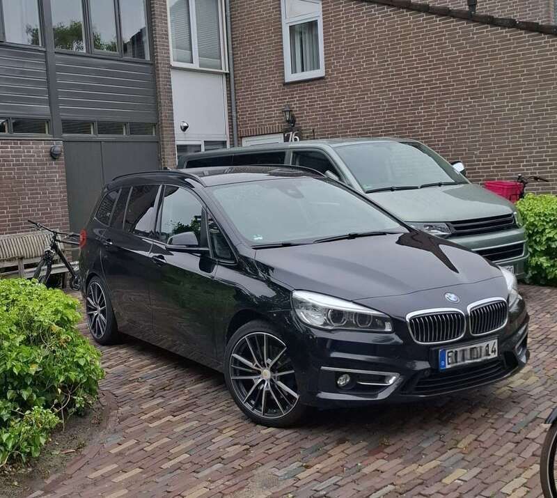 Schwarz Gebraucht 2016 BMW 220 Luxury Line Van / Kleinbus | 14.999 € (Fairer Preis) - Bild 1/4