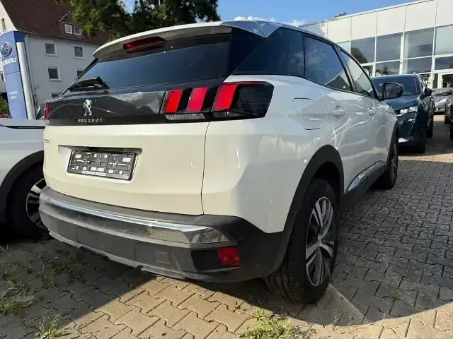 Gebraucht Peugeot 3008 Allure 131 PS (96 kW) 2023 Lack weiss perlglänzend/metall SUV
