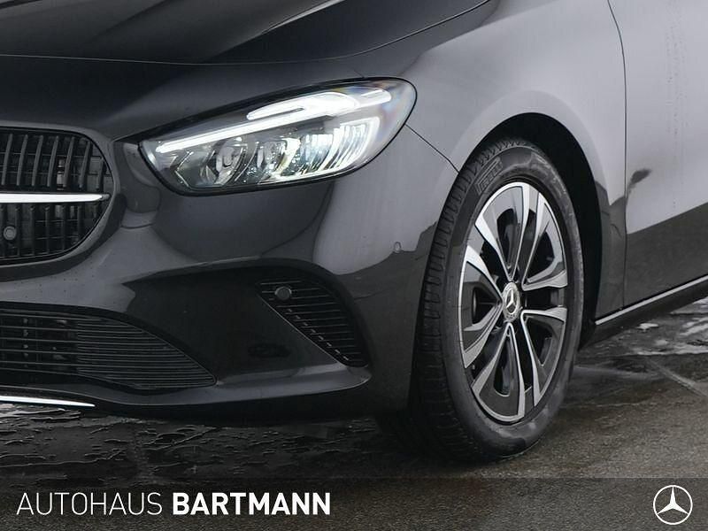 Gebraucht Mercedes B180 Progressive 136 PS (100 kW) 2024 Lack kosmosschwarz Kleinwagen
