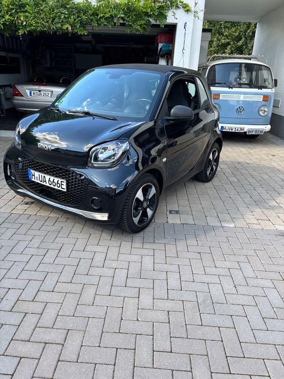Schwarz Gebraucht 2020 Smart ForTwo Electric Drive Cabrio | 8.700 € (Superpreis) - Bild 1/4