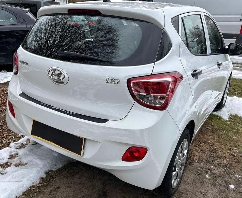 Gebraucht Hyundai i10 Basis 67 PS (49 kW) 2016 Weiß Kleinwagen