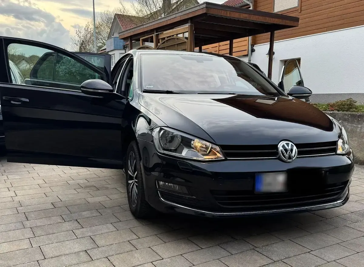 Gebraucht VW Golf VII Allstar 110 PS (80 kW) 2016 Schwarz Limousine