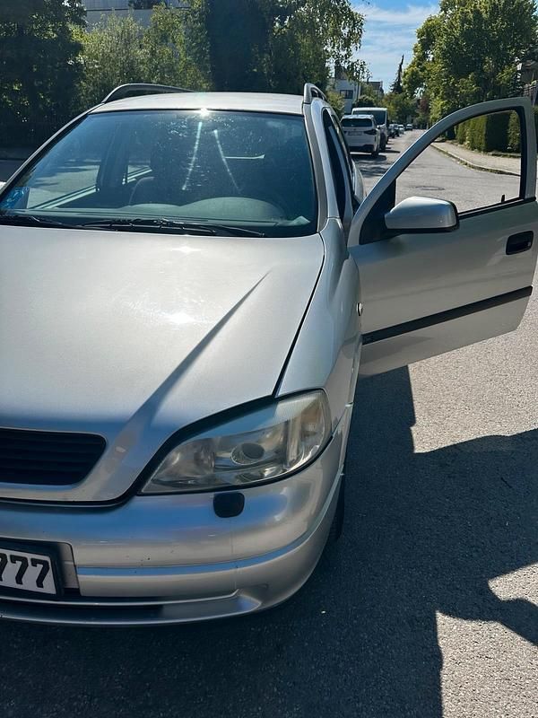 Grau Gebraucht 2002 Opel Astra Kombi | 1.300 € (Fairer Preis) - Bild 1/4