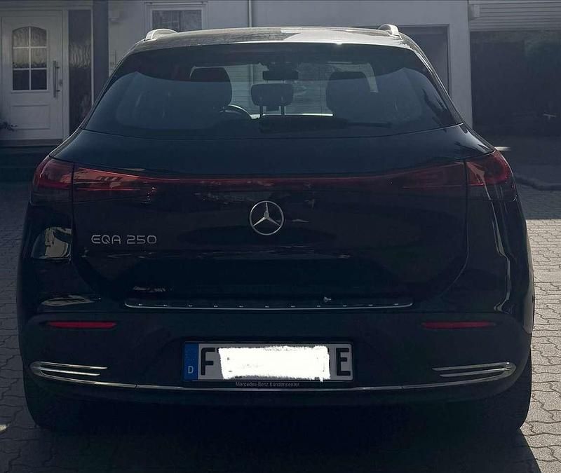 Gebraucht Mercedes EQA250 139 kW (190 PS) 2022 Schwarz SUV