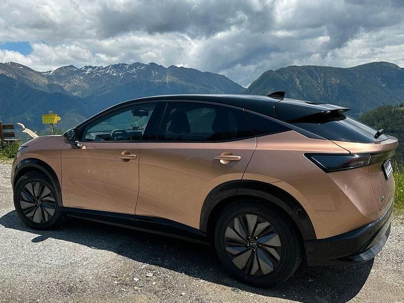 Braun Gebraucht 2023 Nissan Ariya Evolve SUV | 38.890 € (Teuer) - Bild 1/4