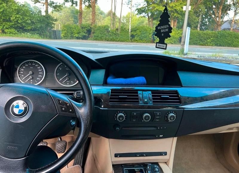 Gebraucht BMW 525 192 PS (141 kW) 2004 Grün Kombi