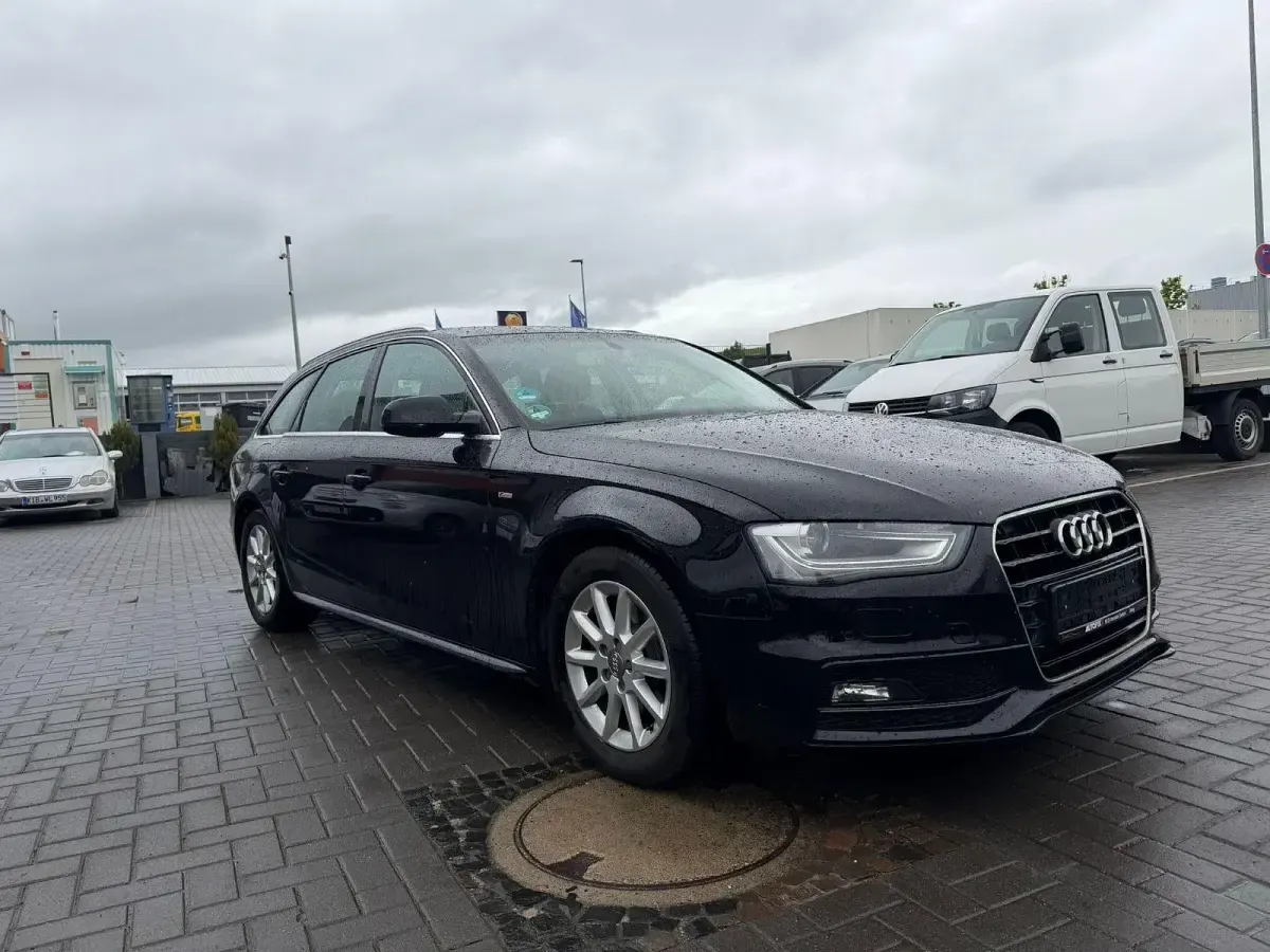 Używany Audi A4 Ambition 150 KM (110 kW) 2014 Czarny Kombi