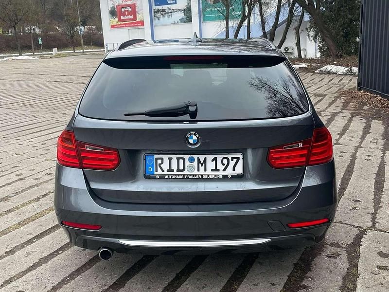 Gebraucht BMW 320 184 PS (135 kW) 2012 Grau Kombi