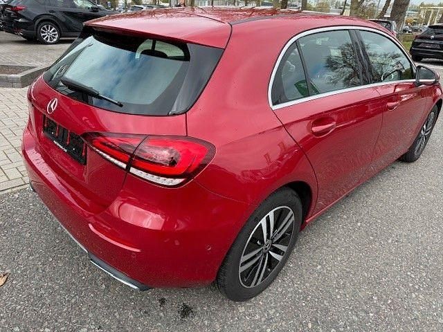 Gebraucht Mercedes A200 163 PS (119 kW) 2020 Rot Limousine