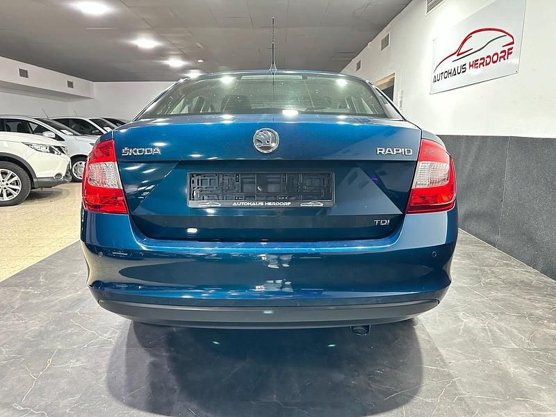Gebraucht Skoda Rapid Ambition 101 PS (74 kW) 2013 Blau Limousine