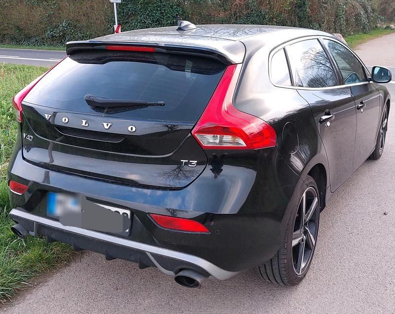 Gebraucht Volvo V40 R-Design 190 PS (139 kW) 2015 Schwarz Limousine