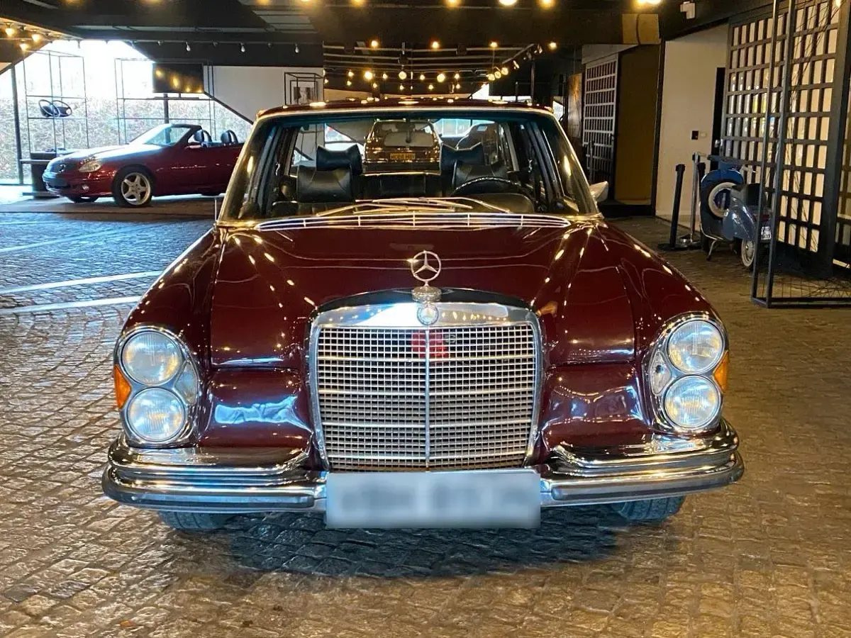 Gebraucht Mercedes 300 250 PS (183 kW) 1972 Rot Limousine