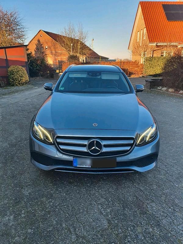Gebraucht Mercedes E220 196 PS (144 kW) 2017 Grau Kombi
