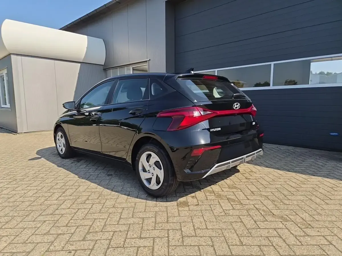 Neu Hyundai i20 90 PS (66 kW) 2026 Phantom black Kleinwagen