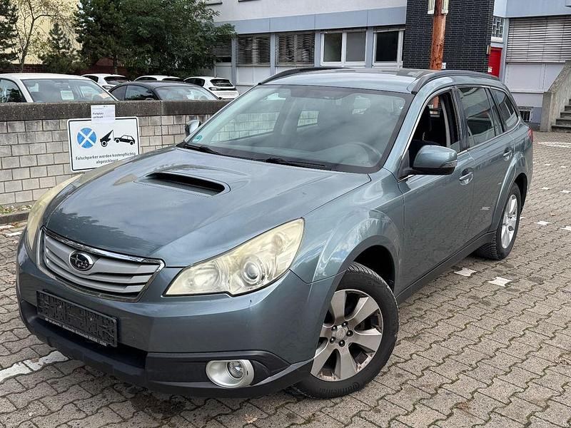 Grün Gebraucht 2012 Subaru Outback Trend SUV | 5.499 € (Teuer) - Bild 1/4