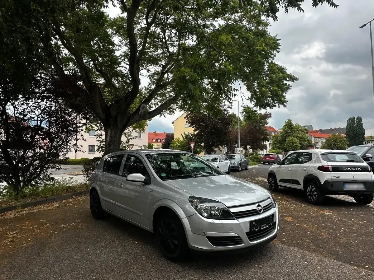 Gebraucht Opel Astra 90 PS (66 kW) 2005 Silber Kleinwagen