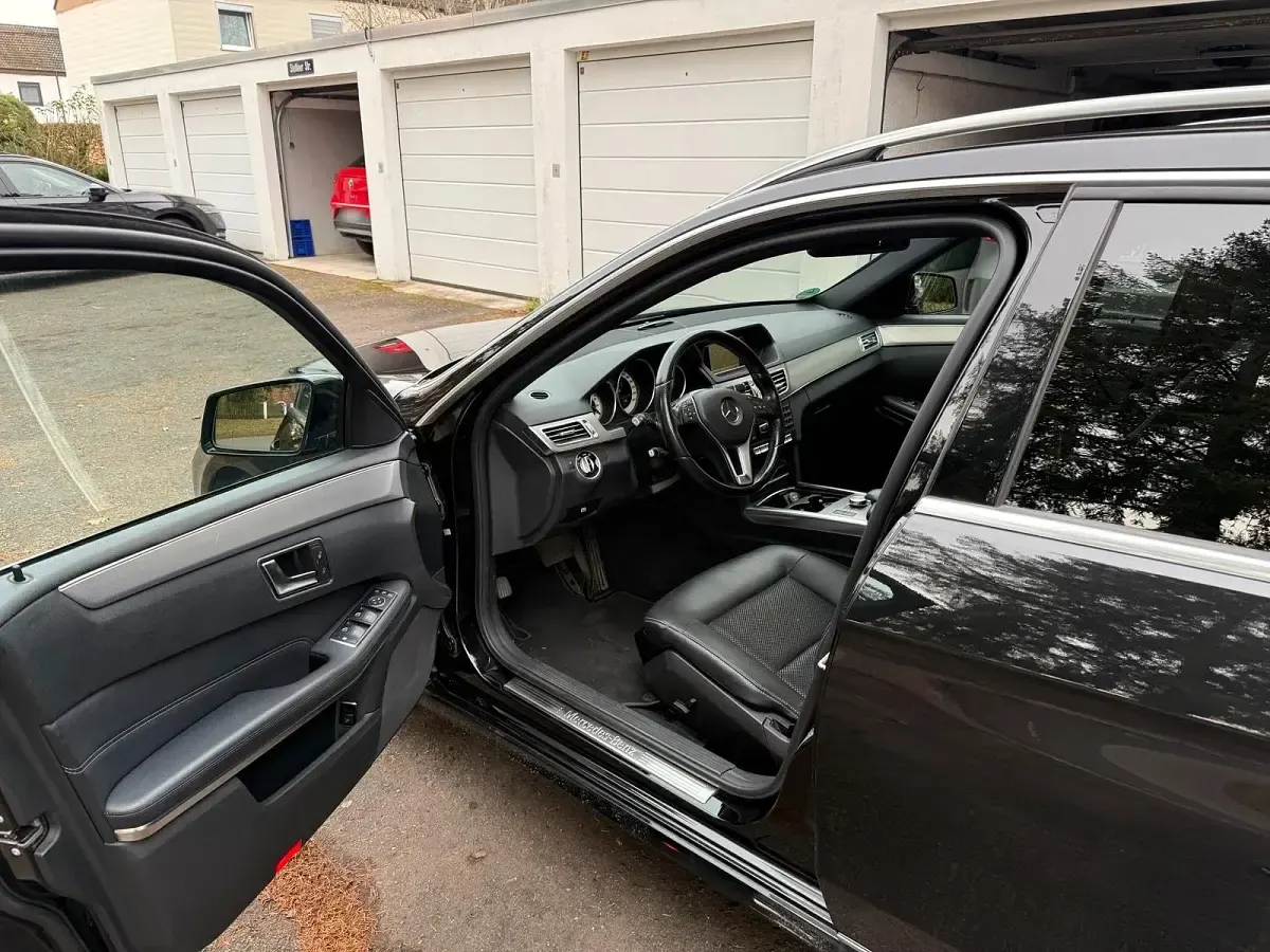 Second-hand Mercedes E220 Avantgarde 170 CP (125 kW) 2014 Negru Break