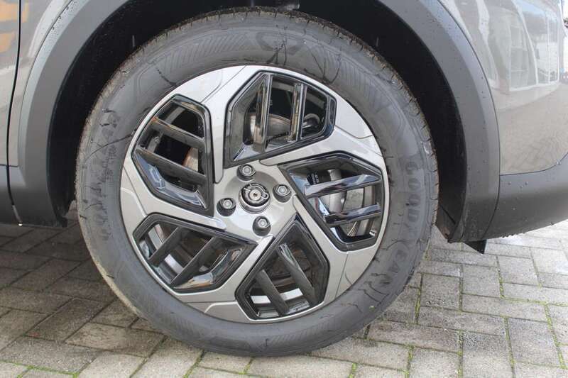 Gebraucht Citroën e-C4 100 kW (136 PS) 2024 Lackierung platiniumgrau Kleinwagen