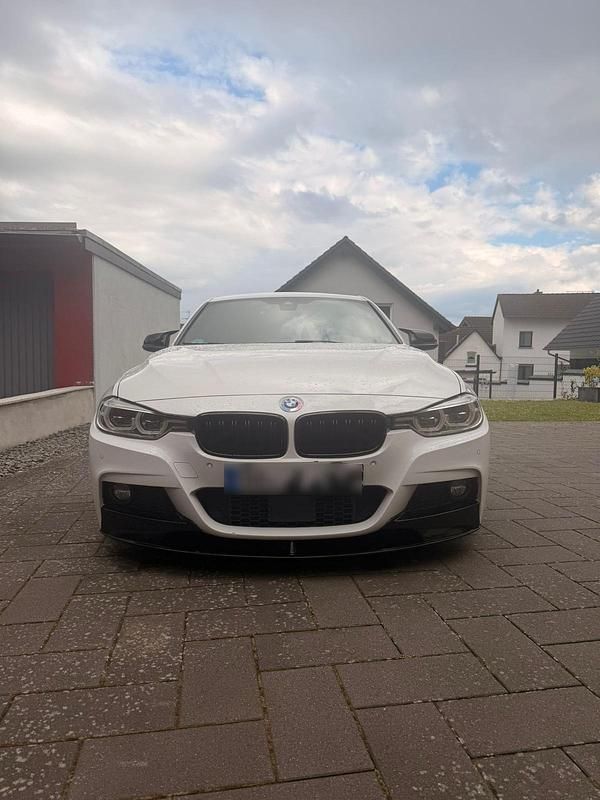 Gebraucht BMW 330 M Sport 258 PS (189 kW) 2015 Weiß Kombi