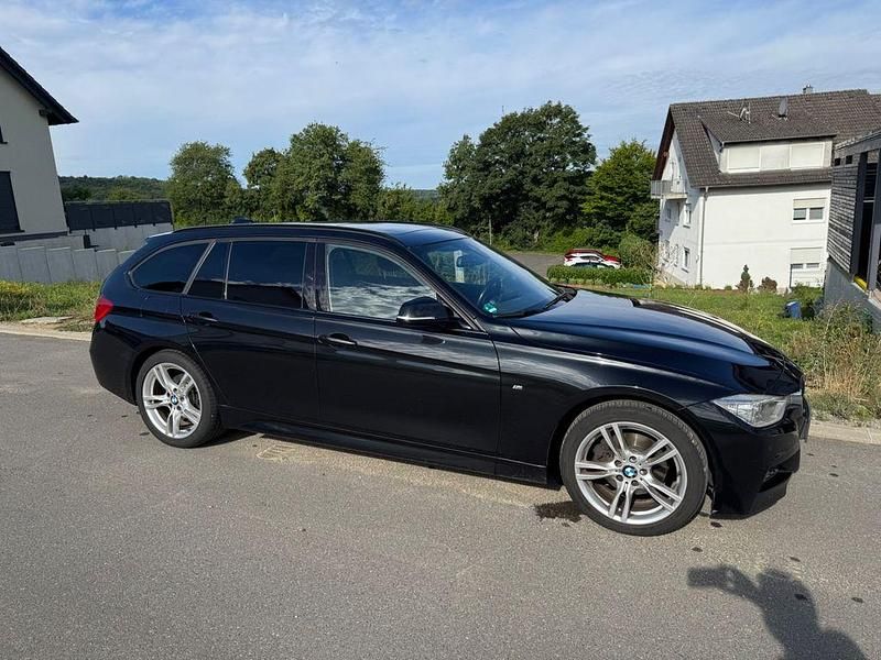 Schwarz Gebraucht 2014 BMW 320 M Sport Kombi | 11.500 € (Fairer Preis) - Bild 1/4