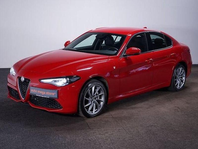 Rot Gebraucht 2022 Alfa Romeo Giulia Ti Limousine | 25.999 € - Bild 1/4