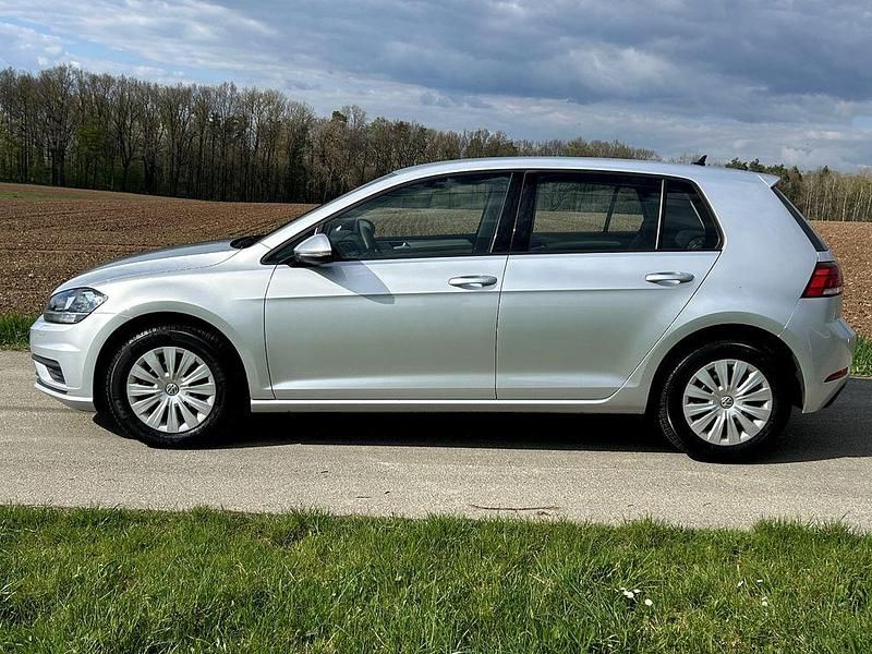 Gebraucht VW Golf VII Trendline 116 PS (85 kW) 2018 Silber Limousine