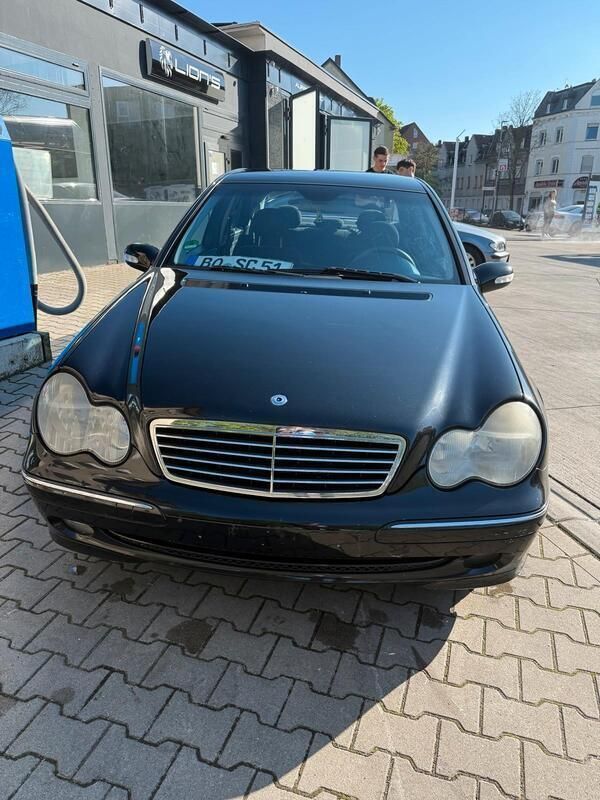 Schwarz Gebraucht 2009 Mercedes C200 Limousine | 1.800 € (Superpreis) - Bild 1/4
