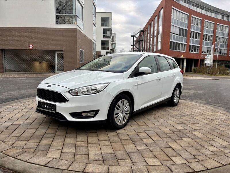 Weiß Gebraucht 2017 Ford Focus Business Edition Kombi | 6.900 € (Guter Preis) - Bild 1/4